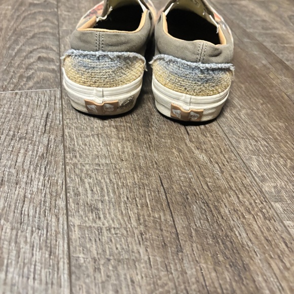 Vans - Picture 2 of 3